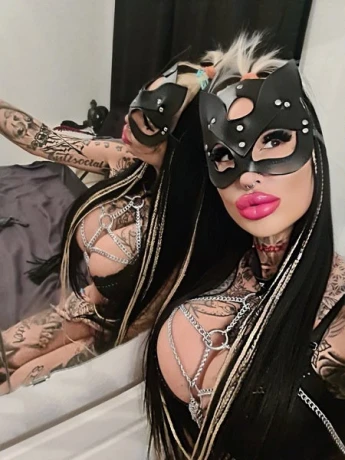 FETISCH-GÖTTIN XENA — 11 / 24