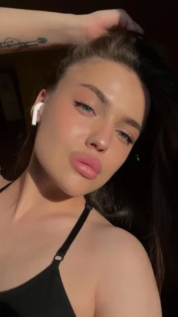 Monica — 2 / 4