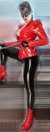 Valerie de Valor - Studio Centric — 2 / 20