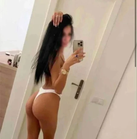 Layla Top Model — 1 / 5