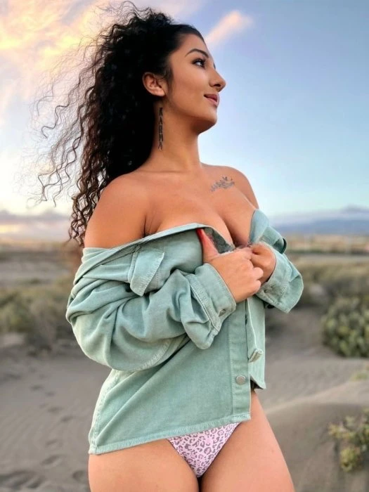 Ariana — 3 / 6