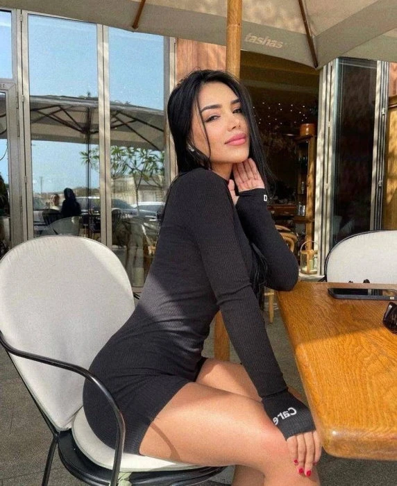 Simona — 3 / 4