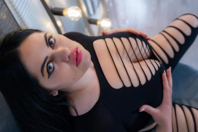 Sexy Selena4 — 4 / 6