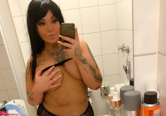 Elena Hotxx — 1 / 20