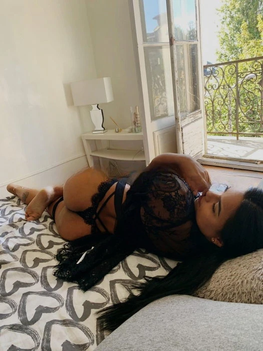 Isabella — 2 / 6