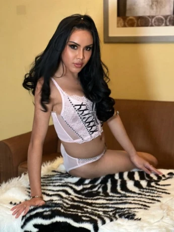 Nana Ladyboy — 2 / 4