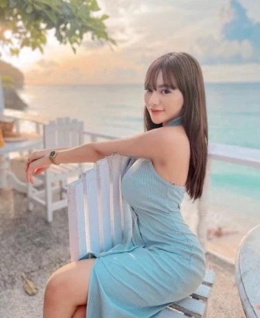 Casie Freya — 1 / 4