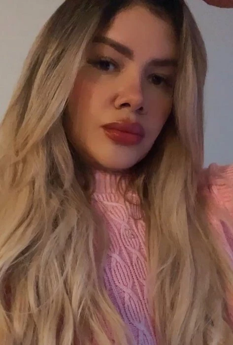 Monique — 8 / 9