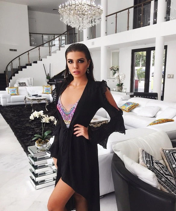 Tomara, Escort, Milan