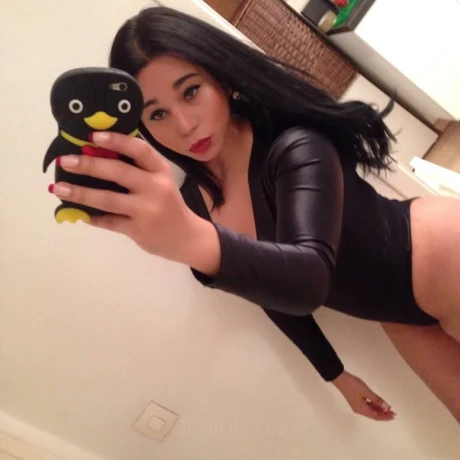 Sexy GIRL Ledah PROVOCATRICE — 1 / 11