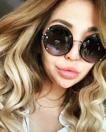 Maya Kozovic — 2 / 3