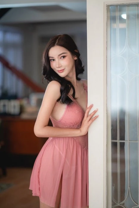 Minnie — 3 / 8