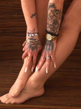 Mia Hilton5 — 3 / 14