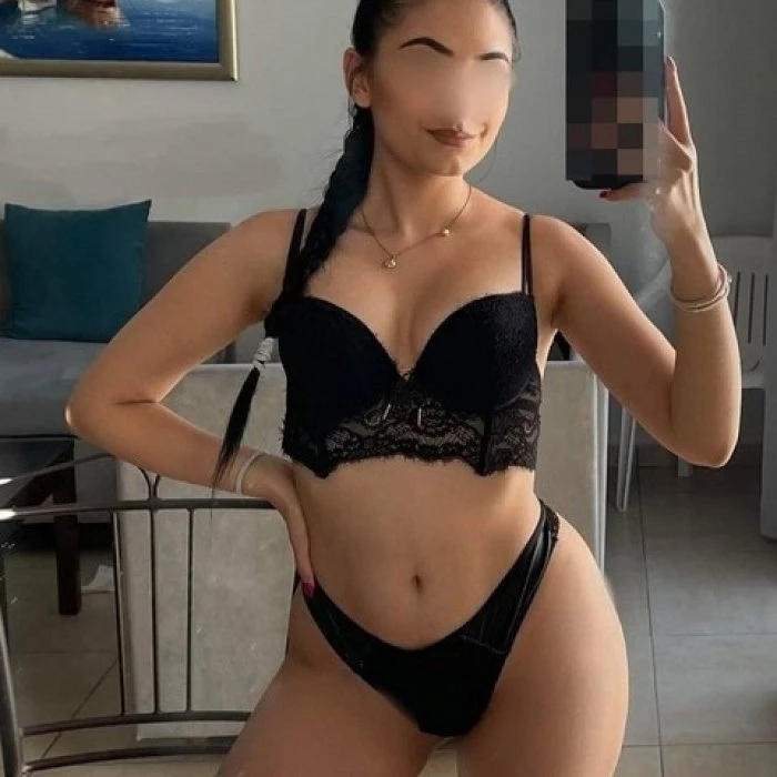 Ella — 2 / 3