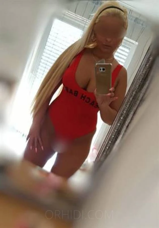 Yvonne — 4 / 7