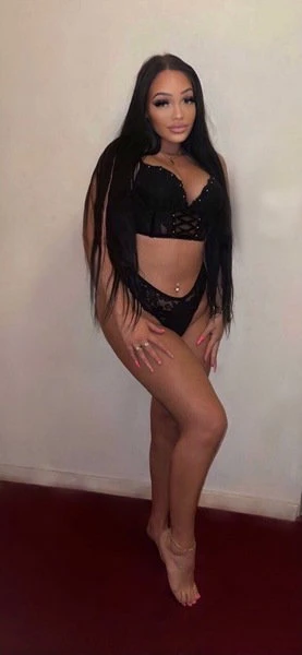 Alisha — 3 / 6