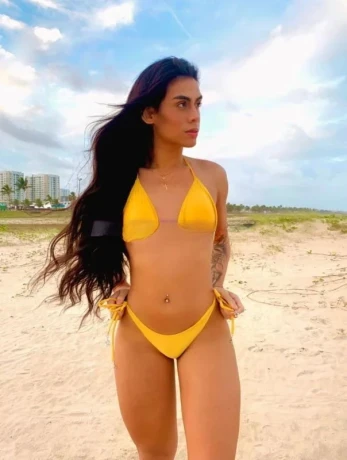 Pamela Ferrari — 3 / 12