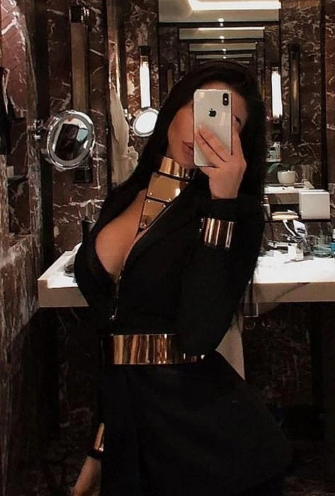 Maria — 2 / 8