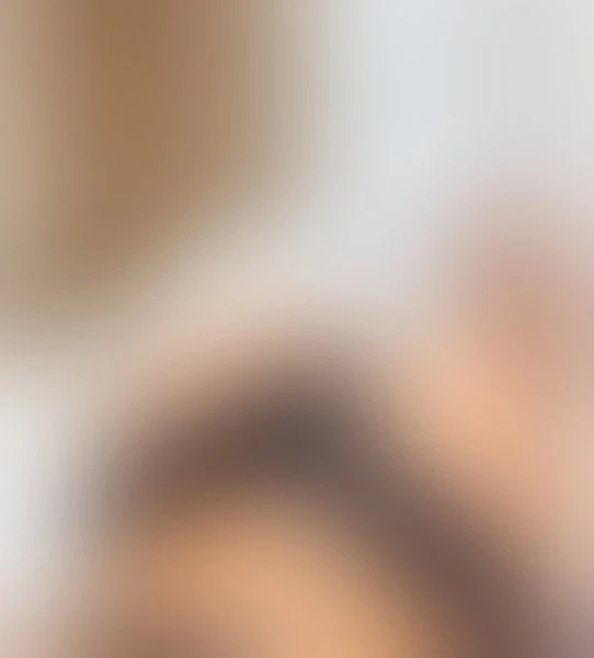Desi Neu, Escort, Leer