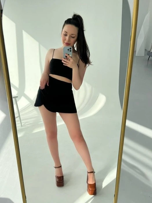 Mia — 2 / 13