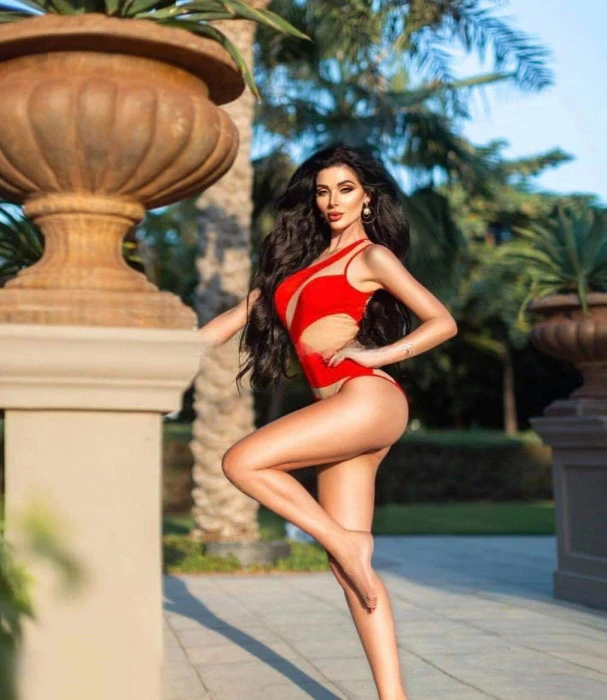 Roxana, Escort, Milan