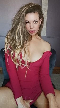 Isla Wilde — 2 / 6
