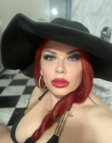 Domina Nora — 1 / 11