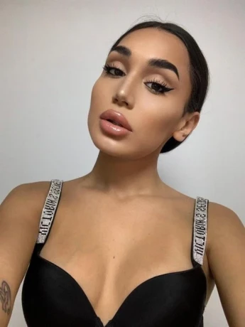 Ladyboy Leya — 6 / 12