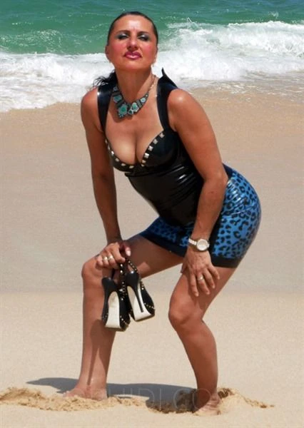 PRIVATSTUDIO MADAME-DOMINIQUE, Escort, Passau