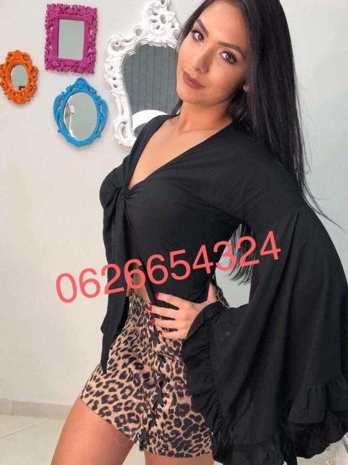 Camila — 3 / 9