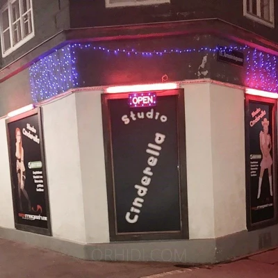 5743, Escort, Vienna