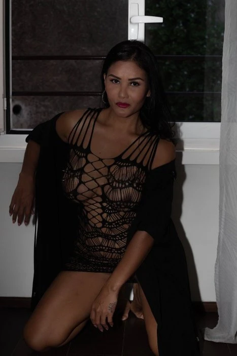 Bella — 6 / 9