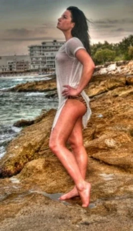 Monika Love — 1 / 4