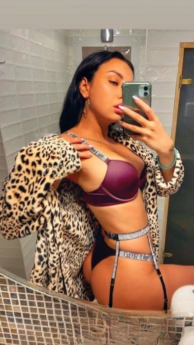 Monica, Escort, Paris