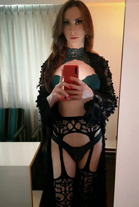 Amanda Deluxe — 7 / 9