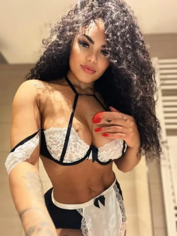 Luna Feraz — 3 / 6