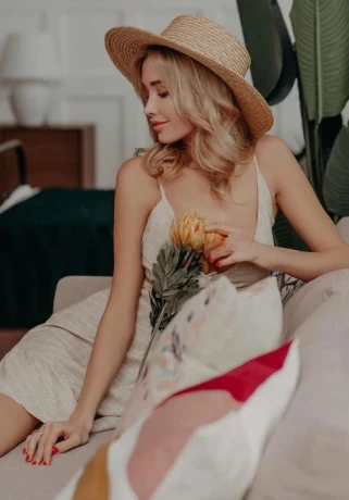 Alex — 1 / 5