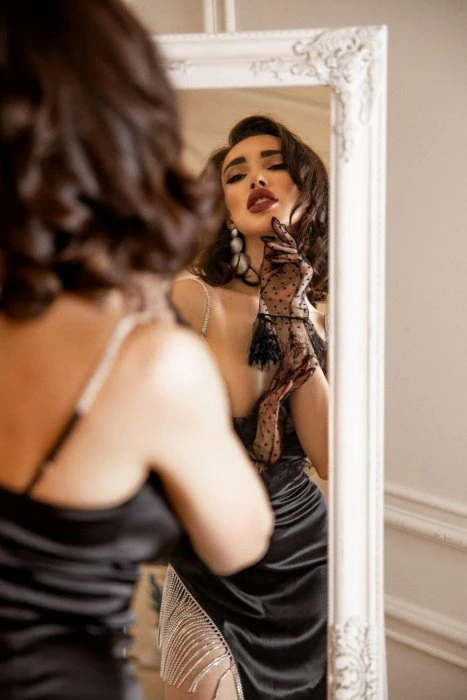 Laura — 3 / 13