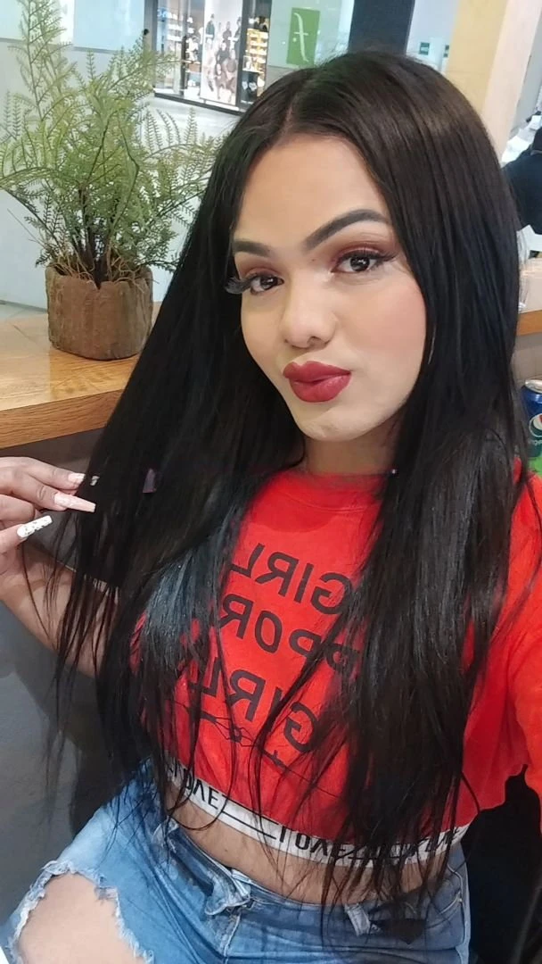 Valentina — 2 / 9