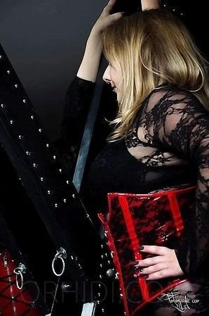 Switcherin Lana Xtrem im Studio Centric — 13 / 17