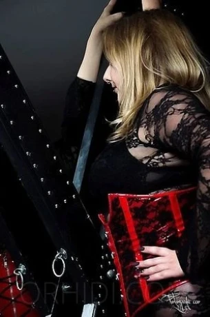 Switcherin Lana Xtrem im Studio Centric — 13 / 17