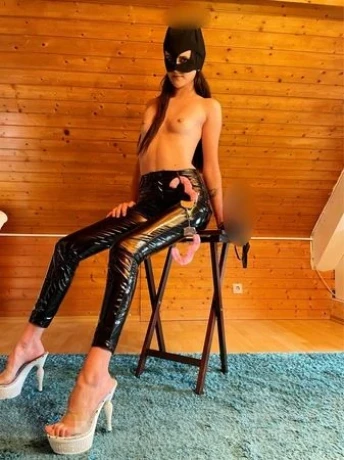 DOMINA BEATRICE — 3 / 9