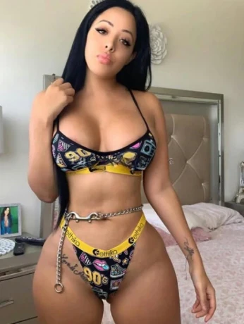 Busty Nikolina — 5 / 6