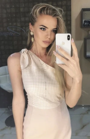 Allison Kiss — 1 / 5