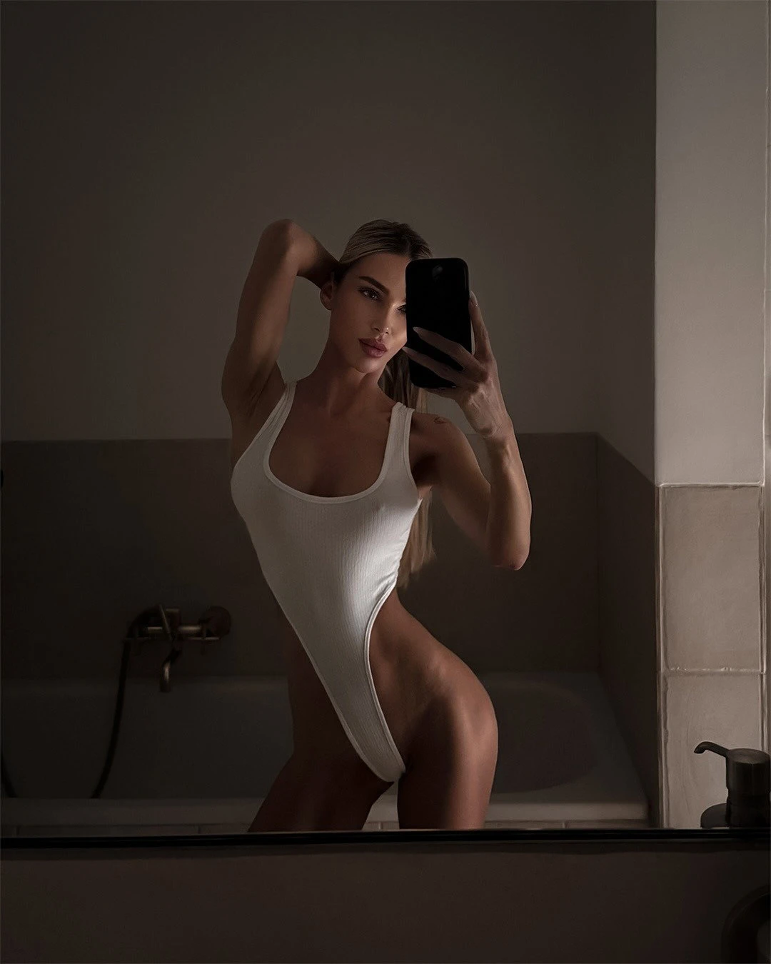 Nika — 10 / 19