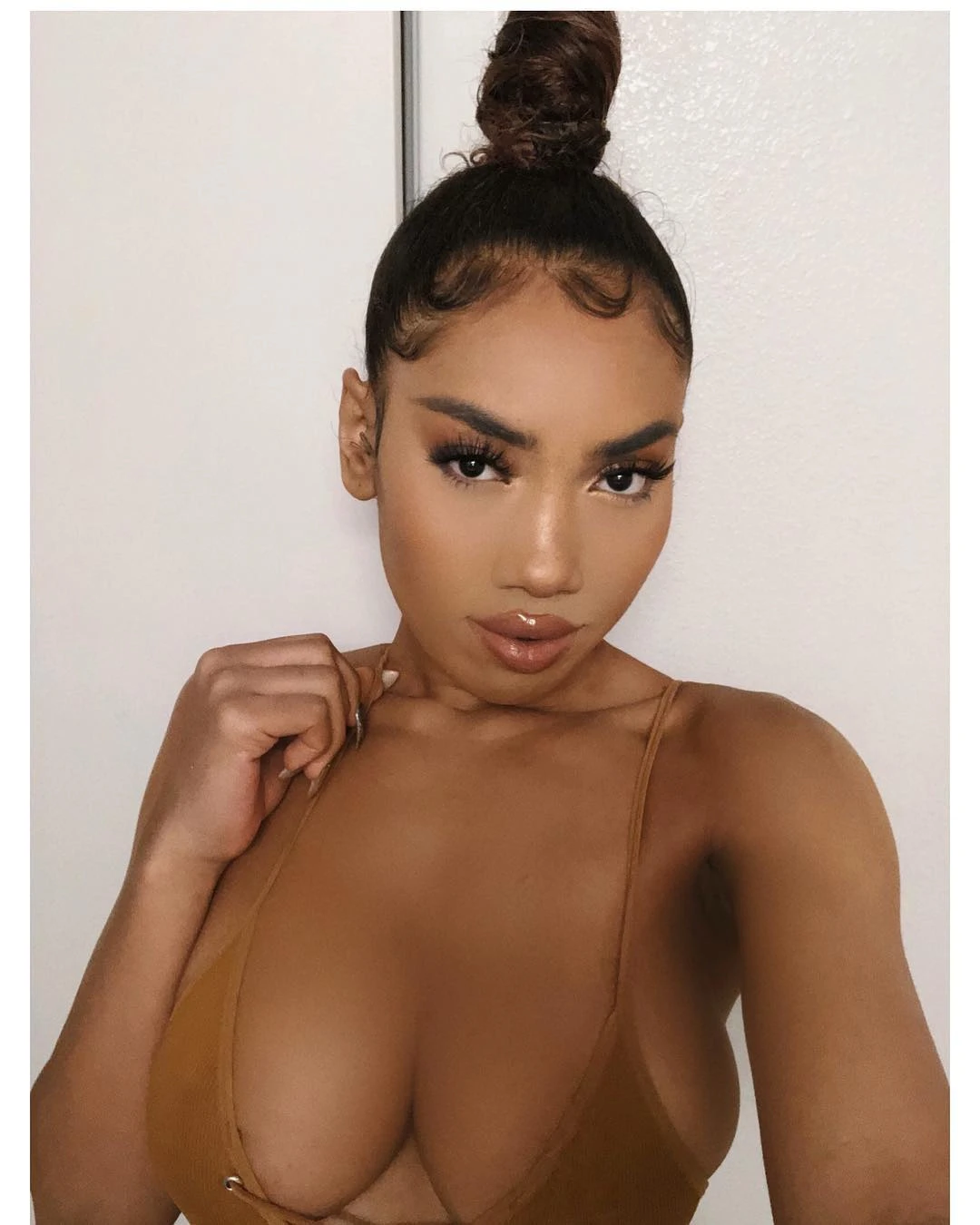 Yelena — 2 / 4