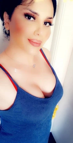 Nora Transgender — 1 / 3