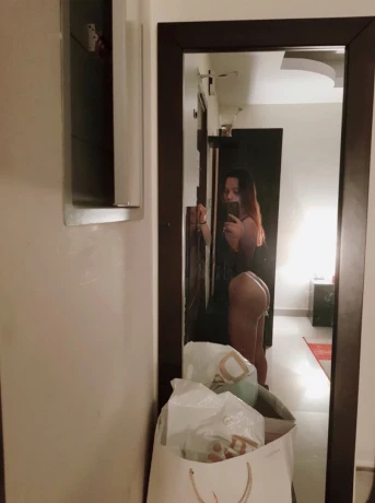 Jenny Ladyboy — 2 / 3