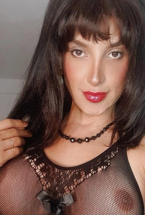 Larissa — 2 / 5