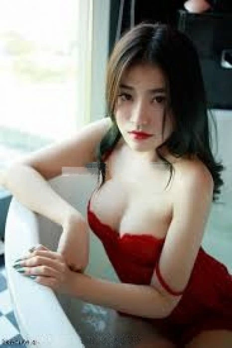 Mymy Nguyen, Escort, Ahmadi